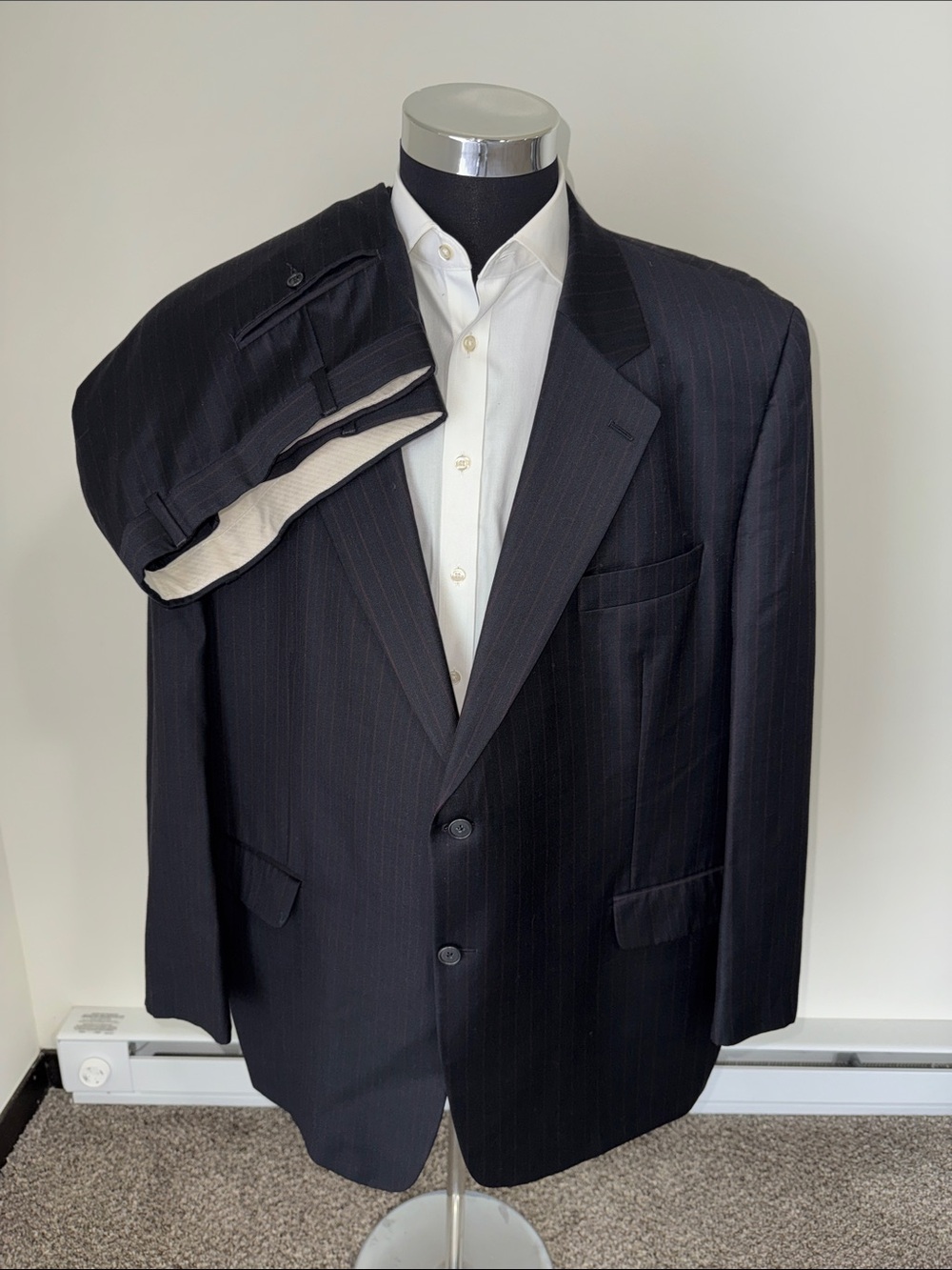 Jack Victor mens 52L black red pinstripe wool cashmere 2-button wool EUC